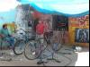 Bike repair.
(Klik om te vergroten) Bike repair.
