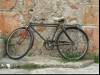 Bicycle behind the church.
(Klik om te vergroten) Bicycle behind the church.